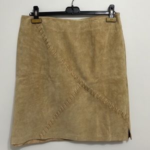 Suede skirt with leather stitching accent